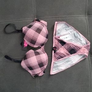 La Senza underwear set ,bra 34C, pantie S